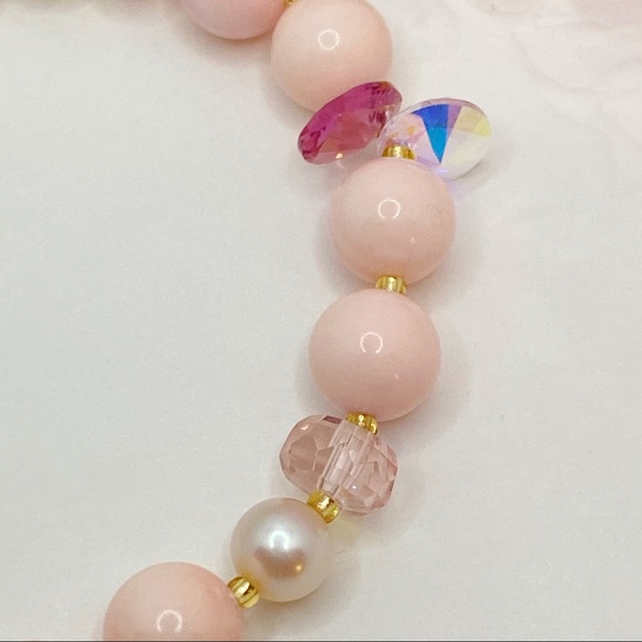 Queen Conch Shell Crystal Pearl Bracelet - Picture 5 of 9